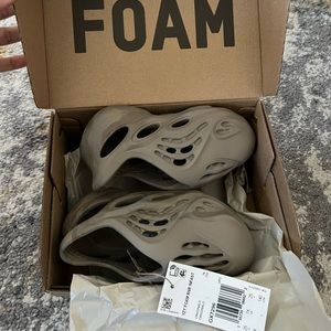 YEEZY INFANT FOAM RUNNERS STONE